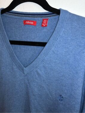 Izod Men's V-Neck Sweater in Heather Blue